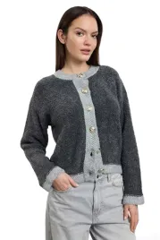 trendyol-sweter-damski-krotki-z-guzikami-w-kontrastowym-kolorze-m-5ea