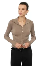 trendyol-sweter-damski-bezowy-prazkowany-z-guzikami-i-kolnierzykiem-m-5ea