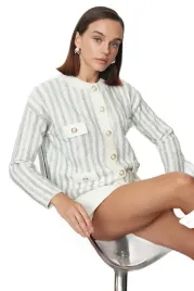 trendyol-sweter-damski-w-paski-z-guzikami-i-kieszeniami-s-5ea
