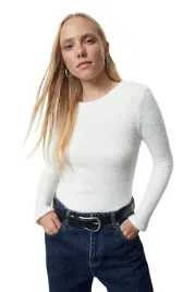 trendyol-bialy-dopasowany-sweter-z-dlugim-rekawem-bez-dodatkow-s-5ea