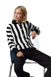 trendyol-sweter-damski-w-paski-z-kapturem-i-guzikami-m-5ea