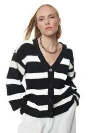 trendyol-sweter-damski-rozpinany-w-paski-z-guzikami-m-5ea