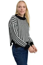 trendyol-czarno-bialy-sweter-damski-wzor-geometryczny-z-golfem-s-5ea