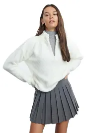 trendyol-bialy-sweter-damski-zamek-golf-pluszowy-material-m-5ea