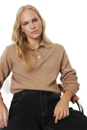 trendyol-sweter-damski-bezowy-z-kolnierzykiem-i-guzikami-s-5ea