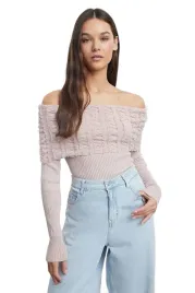 trendyol-sweter-damski-z-falbana-i-odkrytymi-ramionami-rozowy-s-5ea
