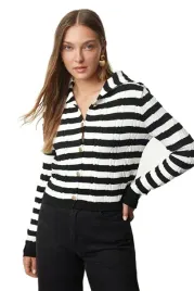 trendyol-sweter-damski-w-paski-z-kapturem-i-guzikami-m-5ea