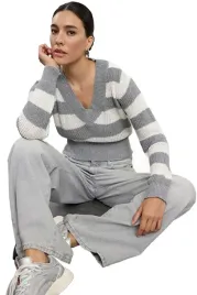 trendyol-sweter-damski-w-szare-i-biale-paski-z-dekoltem-v-m-5ea