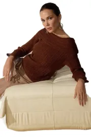 trendyol-sweter-damski-brazowy-z-falbana-i-dekoltem-lodka-l-5ea