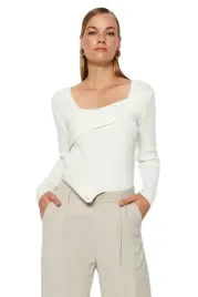 trendyol-bialy-sweter-damski-prazkowany-z-asymetrycznym-dekoltem-m-5ea