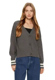 guess-jeans-szary-sweter-z-bialymi-paskami-na-rekawach-bawelna-s-gla