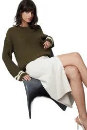trendyol-khaki-sweter-klasyczny-z-bialymi-paskami-na-rekawie-38-5-a