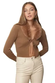 trendyol-brazowy-sweter-z-kolnierzem-futrzanym-i-wiazaniem-36-5ea