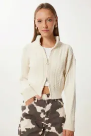 sweter-damski-kremowy-z-warkoczowym-wzorem-i-zamkiem-s-m-5ga