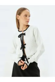 koton-sweter-damski-bialy-wiazany-z-czarnymi-lamowkami-xs-5ga