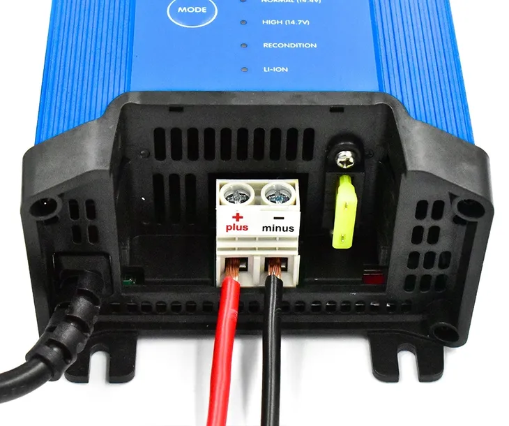 ladowarka-prostownik-do-akumulatora-victron-energy-12v-20a-tryb-naprawy-marka-victron-energy