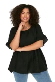 trendyol-czarna-bluzka-z-falbana-na-rekawach-plus-size-42-5aa