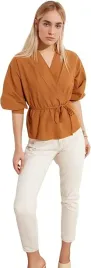 trendyol-bluzka-wiazana-w-talii-z-rekawem-3-4-brazowa-42-5-a