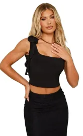 prettylittlething-bluzka-czarna-gladka-36-ejj