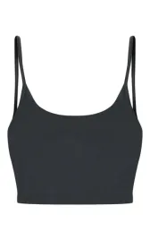prettylittlething-top-czarny-na-ramiaczkach-34-egh