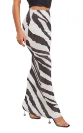 prettylittlething-spodnica-bialo-czarna-32-ejn