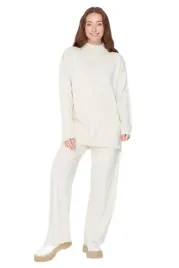 trendyol-komplet-damski-sweter-i-spodnie-bezowy-prosty-kroj-s-5ea