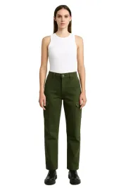 dizmar-spodnie-khaki-mom-jeans-z-kieszeniami-na-zatrzask-40-opa