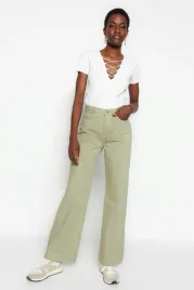 trendyol-zielone-jeansy-mom-fit-z-kieszeniami-z-przodu-34-6fa