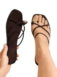 shein-brazowe-zamszowe-klapki-ze-zdobieniem-na-pasku-385-1ha