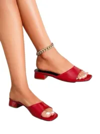 shein-czerwone-lakierowane-klapki-na-plaskim-obcasie-z-lancuchem-39-1ha