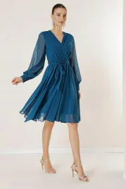 sukienka-wieczorowa-niebieska-midi-z-wiazaniem-i-dlugim-rekawem-2xl-5ga