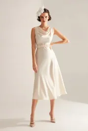 elegancka-sukienka-wieczorowa-z-lejacym-dekoltem-bezowa-midi-38-5ga