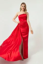 czerwona-sukienka-wieczorowa-satynowa-na-jedno-ramie-z-cekinami-40-5ga