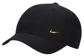 czapka-bejsbolowka-nike-dri-fit-club-mlodziezowa-metal-logo-czarna-zlota