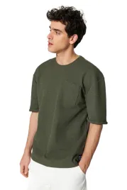 trendyol-man-meski-t-shirt-khaki-z-kieszenia-i-struktura-materialu-s-5da