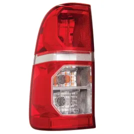 toyota-hilux-2012-2016-lampa-tylna-lewa-ze-swiatlem-przeciwmgielnym-nowa