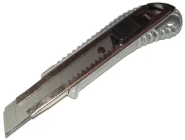 nozyk-z-ostrzem-lamanym-18mm-prowadnica-metalowa