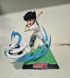 kapitan-tsubasa-figurka-3d-pilkarz-anime-dynamiczna-akcja-dekoracja-prezent