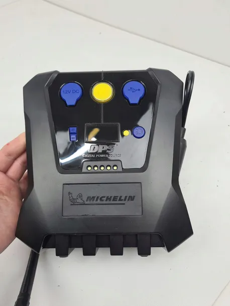 programowalny-kompresor-do-opon-michelin-9519-12v-czarny-marka-michelin