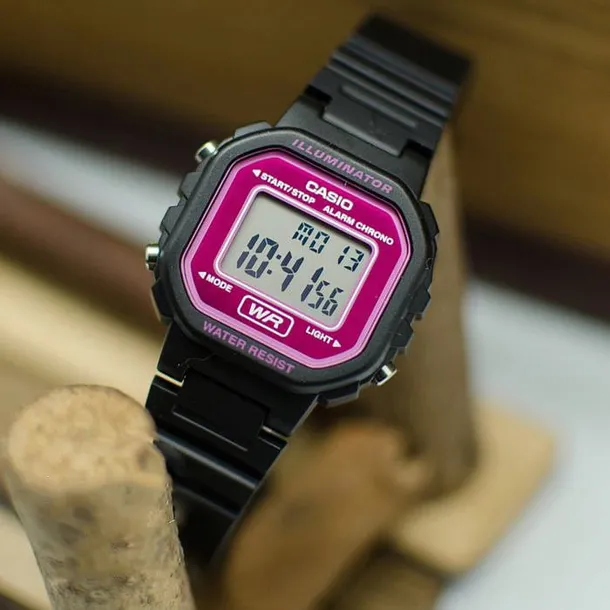 zegarek-damski-casio-la-20wh-4adf-funkcje-brak