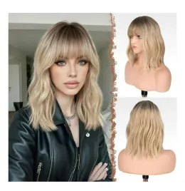 peruka-damska-ombre-blond-z-grzywka-bob-falowane-35-cm