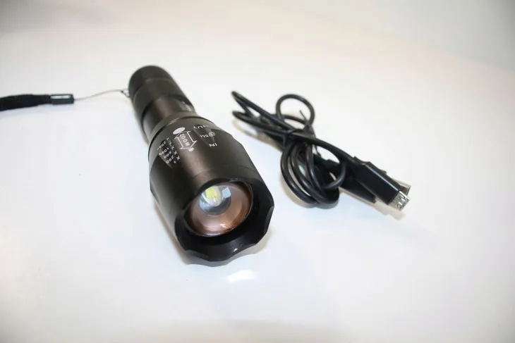 ladowalna-latarka-led-laneco-a100-kod-taryfy-celnej-85131000