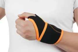 stabilizator-orteza-opaska-nadgarstka-z-kciukiem
