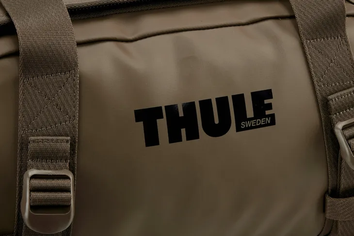 torba-podrozna-thule-chasm-30l-deep-khaki-szerokosc-dluzszy-bok-33-cm