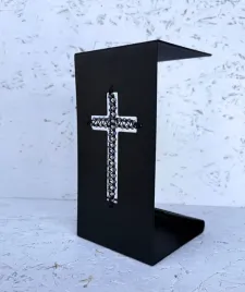 znicz-z-krzyzykiem-z-fioletowych-polyskujacych-koralikow-wys-20cm