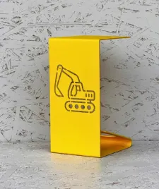 zolty-znicz-dla-chlopczyka-z-koparka-wys-20cm