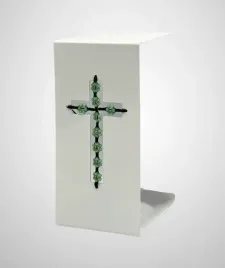 bialy-znicz-z-koralikami-zielonymi-kwiatuszkami-wys-20cm