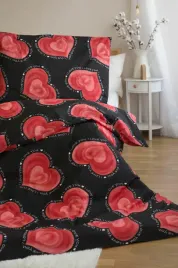 posciel-z-mikrofibry-220x200-valentine-czarna-czerwona-serca-poszewki-70x90