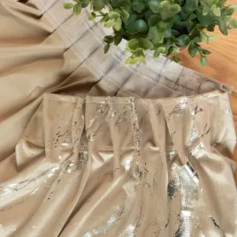 marma-zaslona-gotowa-na-tasmie-140x250cm-kolor-ciemny-bezowy-ze-srebrnym