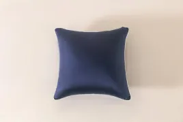 poszewka-bambusowa-50x60-granatowa-biala-z-biza-premium-jednobarwna